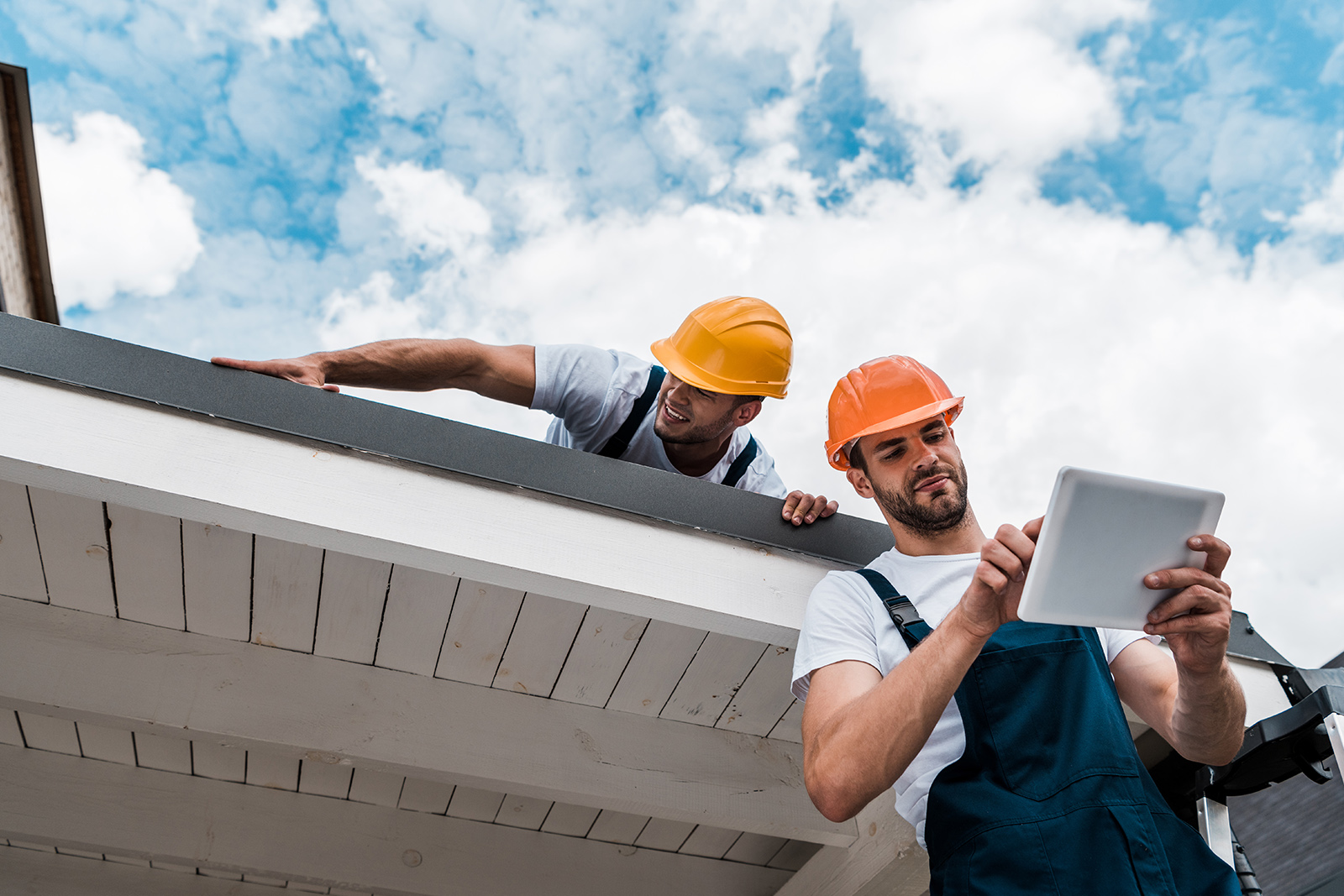 How to Spot Roofing and Repair Contractors